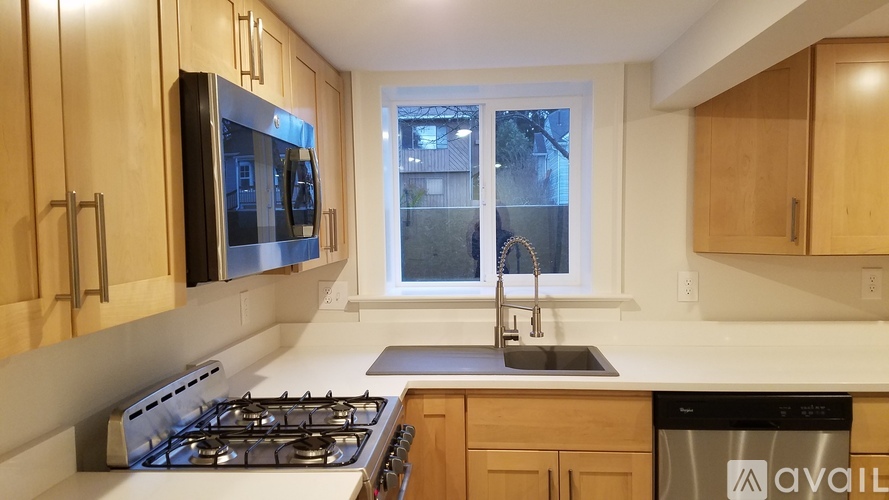 3435 Northeast 38th Avenue 1 Apartment for Rent - Photo gallery 2