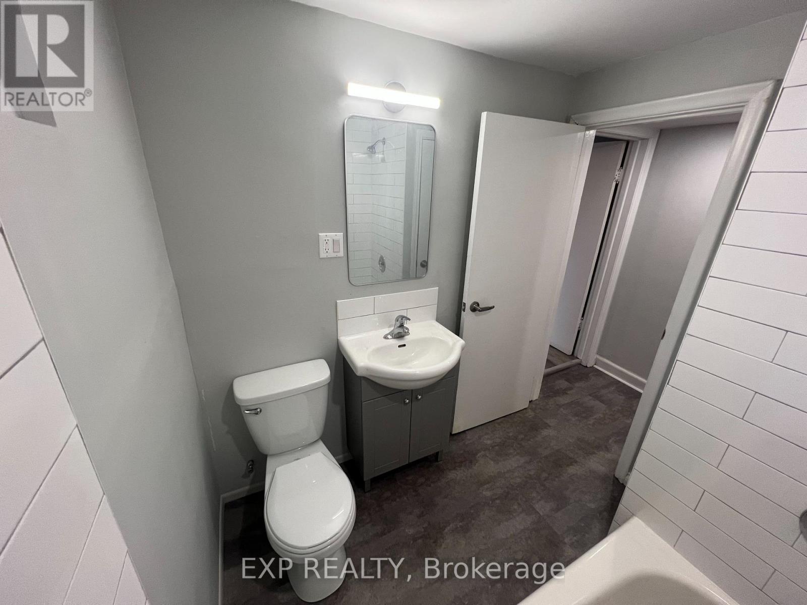 2 bedroom apartment - 5 - 1 HENDERSON AVENUE 5, Brampton (Downtown Brampton) 3