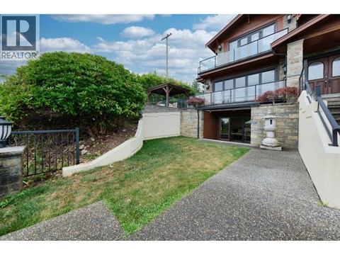BASEMENT 2195 PALMERSTON AVENUE 2 Beds Apartment for Rent