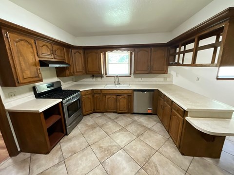 2750 North Midwest Boulevard 5 Beds Apartment for Rent