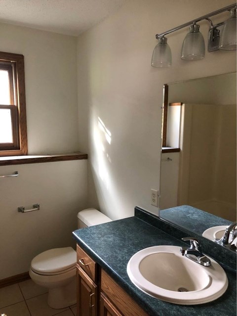 ADJ-Howland Ave 3-4 Beds Apartment for Rent
