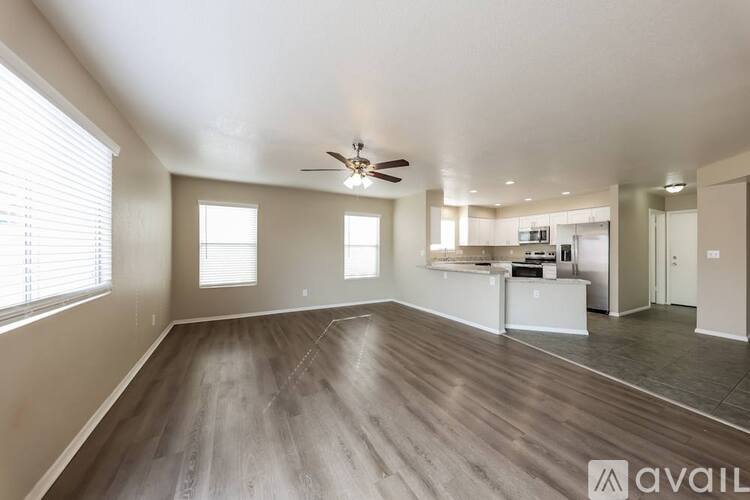 11321 W Alice Ave 3 Beds Single Family Home for Rent - Photo gallery 4