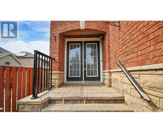 UPPER - 3285 APRICOT STREET 3 Beds House for Rent - Photo gallery 3