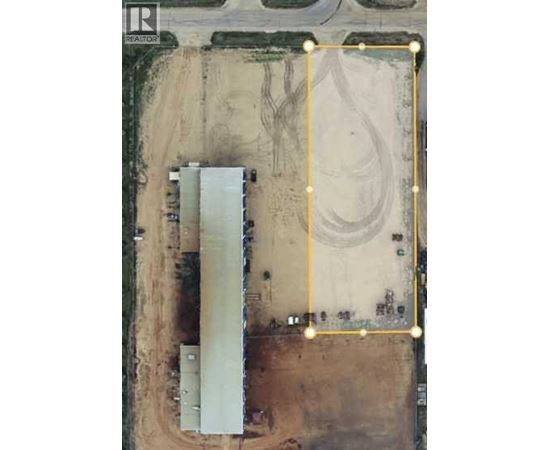 A large building is surrounded by a yellow line in the image.