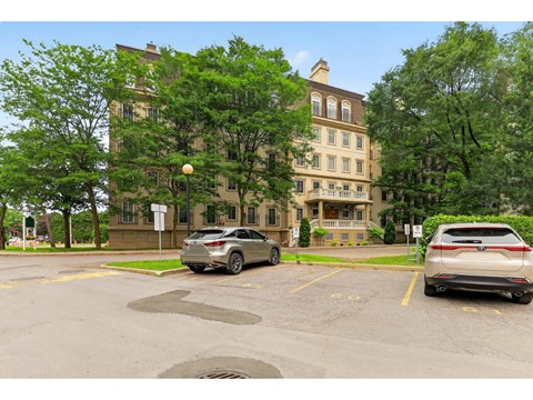 101 Rue Du Château, #405 2 Beds Apartment for Rent