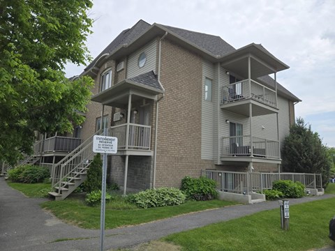 389 Boul. Des Grives, #1 1 Apartment for Rent
