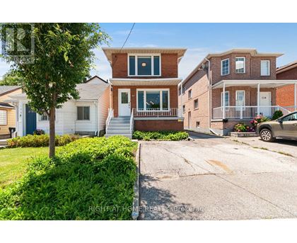 A row of houses with a tree in front of the first one.