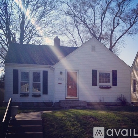 2932 Zarthan Avenue South 2 Beds Apartment for Rent