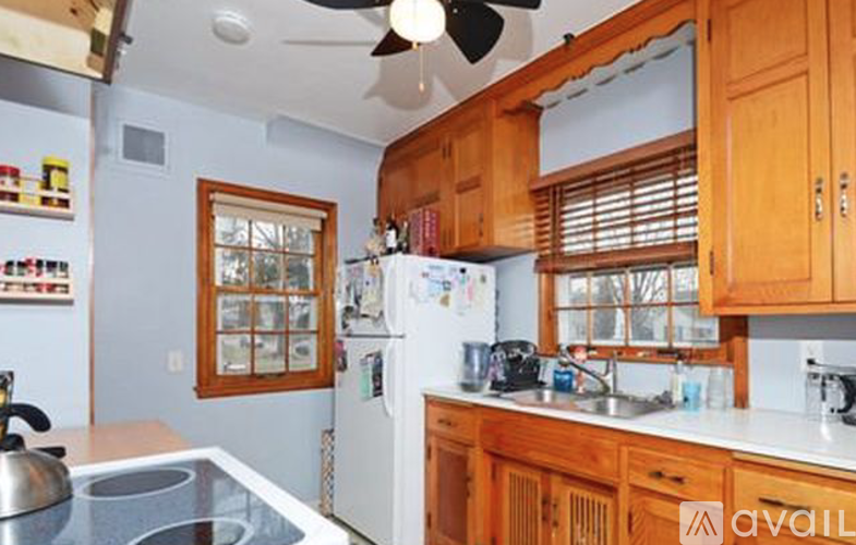 2932 Zarthan Avenue South 2 Beds Single Family Home for Rent - Photo gallery 5