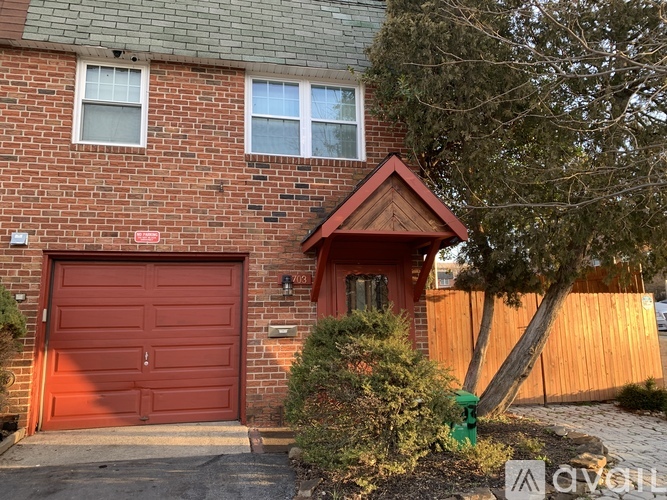 703 Dixon Street 3 Beds Single Family Home for Rent - Photo gallery 2