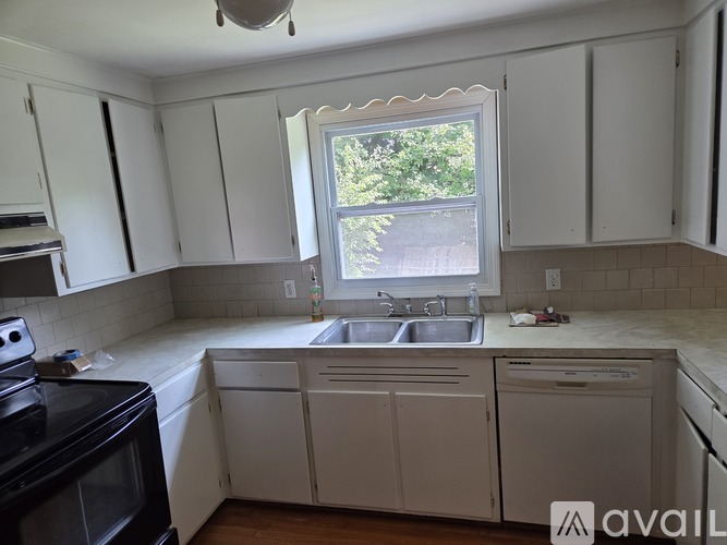 22 Strafford Rd 3 Beds Single Family Home for Rent - Photo gallery 1