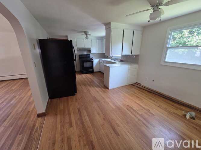 22 Strafford Rd 3 Beds Single Family Home for Rent - Photo gallery 4