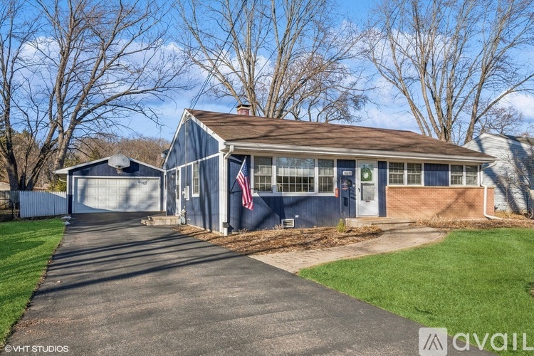 16250 W Arlington Dr 3 Beds Single Family Home for Rent - Photo gallery 1
