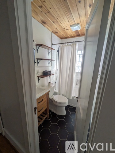 123 West Faris Road 4 Beds Single Family Home for Rent - Photo gallery 4