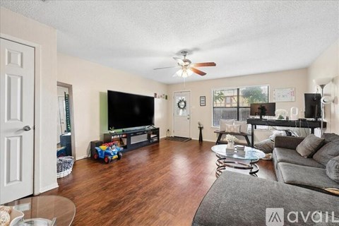 930 Southmoor Drive 2 Beds Apartment for Rent