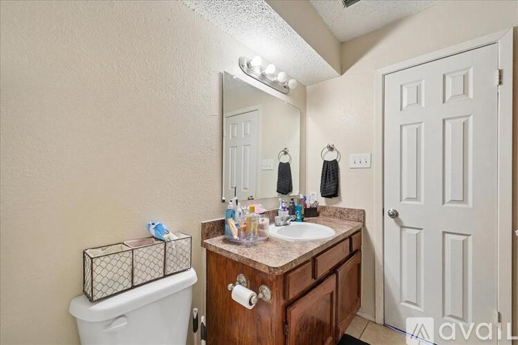930 Southmoor Drive 2 Beds Apartment for Rent - Photo gallery 2