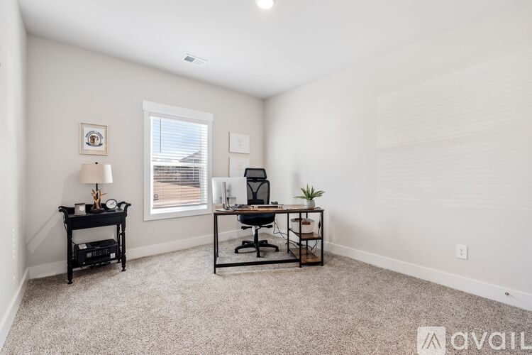 505 Silverado Avenue 5 Beds Single Family Home for Rent - Photo gallery 3