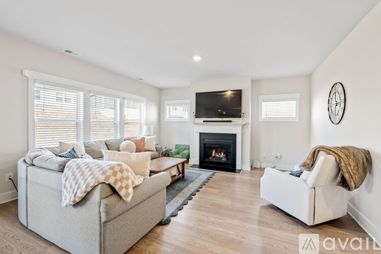 505 Silverado Avenue 5 Beds Single Family Home for Rent - Photo gallery 5