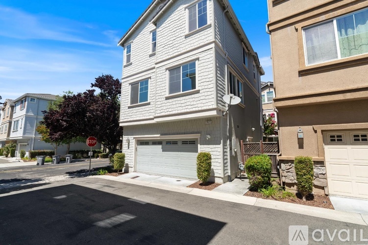 7071 North Mariposa Court 4 Beds Single Family Home for Rent - Photo gallery 1