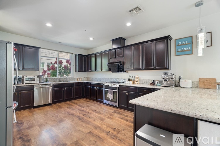 7071 North Mariposa Court 4 Beds Single Family Home for Rent - Photo gallery 4