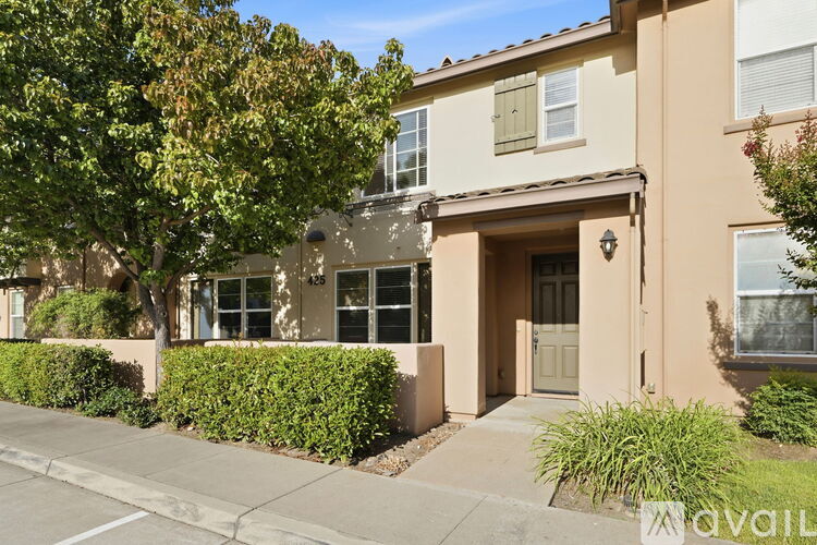 0-425-01 Regatta Ln #103 3 Beds Townhouse for Rent - Photo gallery 2