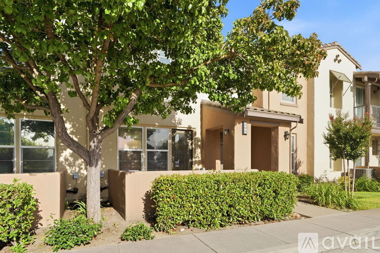 0-425-01 Regatta Ln #103 3 Beds Townhouse for Rent - Photo gallery 4