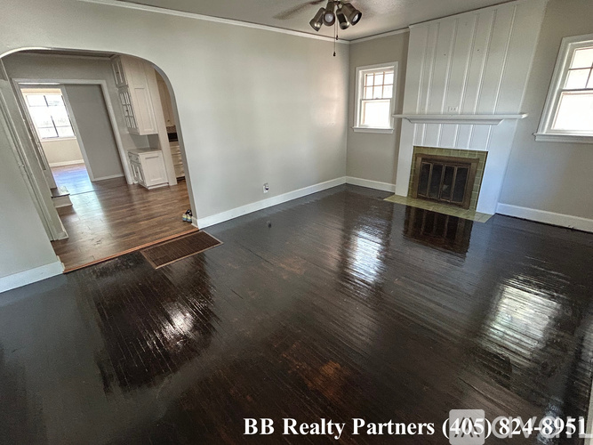 3328 E 6th St 4 Beds Single Family Home for Rent - Photo gallery 2