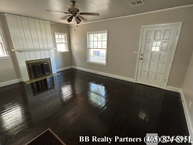 3328 E 6th St 4 Beds Single Family Home for Rent - Photo gallery 3