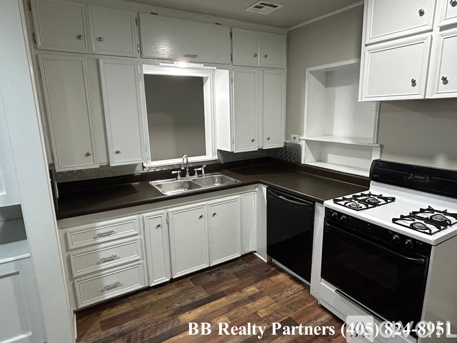 3328 E 6th St 4 Beds Single Family Home for Rent - Photo gallery 5