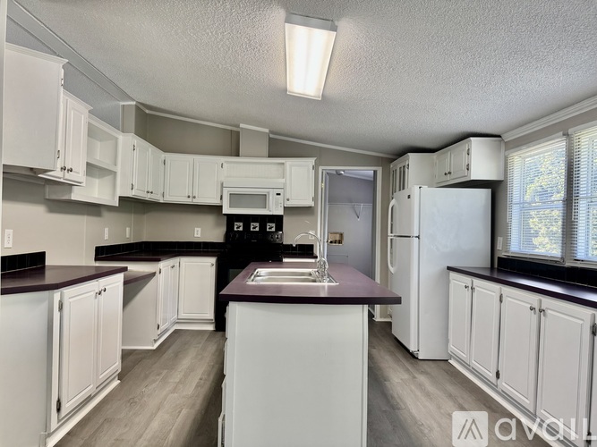 210 White Pine Drive 3 Beds Single Family Home for Rent - Photo gallery 4
