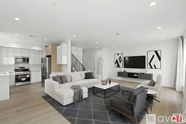 10746 Hortense St 3 Beds Apartment for Rent - Photo gallery 1