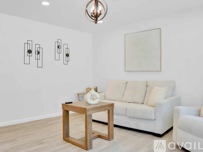 104 W Jackson St 3 Beds Single Family Home for Rent - Photo gallery 2