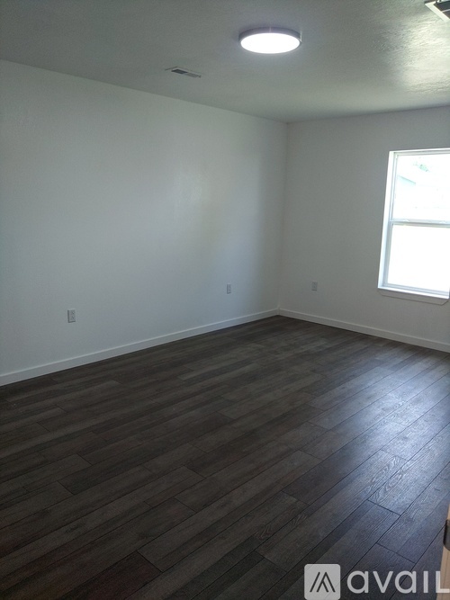 1045 Wood St 2 Beds Single Family Home for Rent - Photo gallery 5