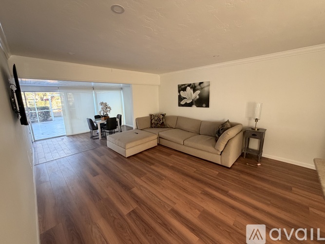 52 East Ct 2 Beds Townhouse for Rent - Photo gallery 3