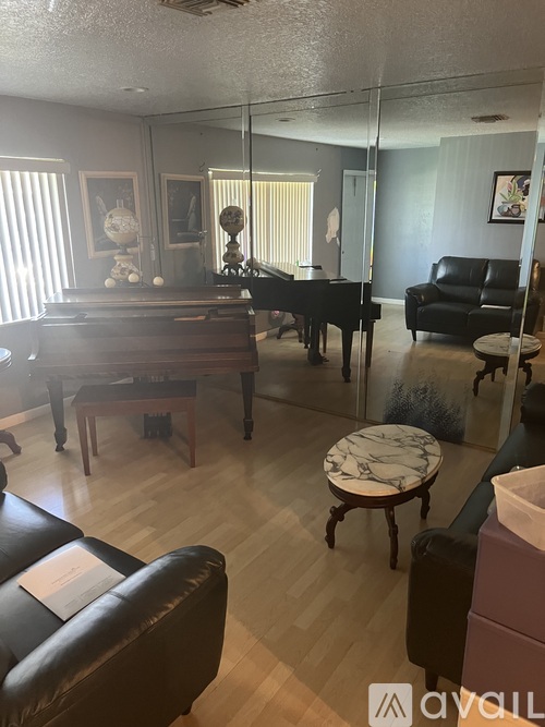 2030 NW 27th Ln 3 Beds Single Family Home for Rent - Photo gallery 4