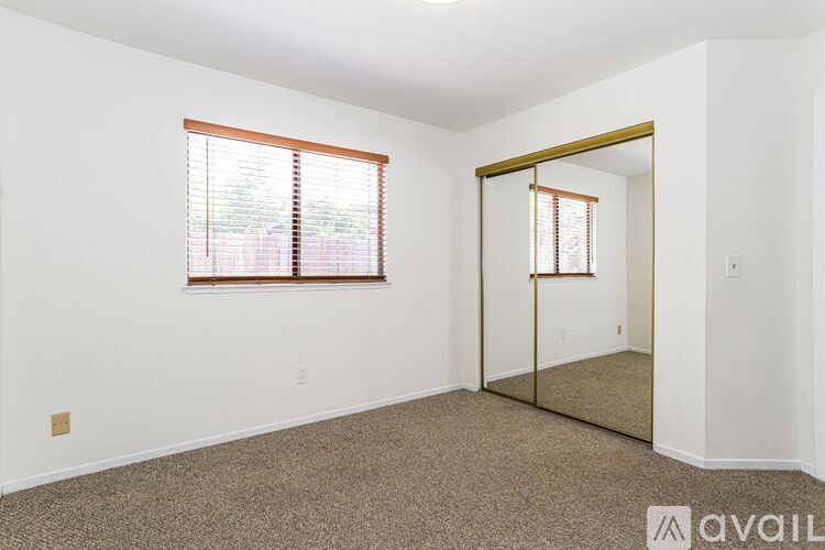 5305 Irving Ave N 2 Beds Single Family Home for Rent - Photo gallery 2