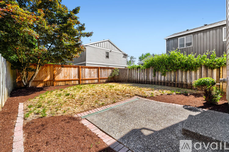 169 NE Skylar St. 3 Beds Single Family Home for Rent - Photo gallery 5