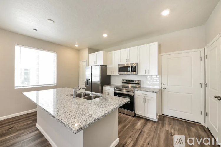 252 E Harker Creek St 3 Beds Single Family Home for Rent - Photo gallery 2