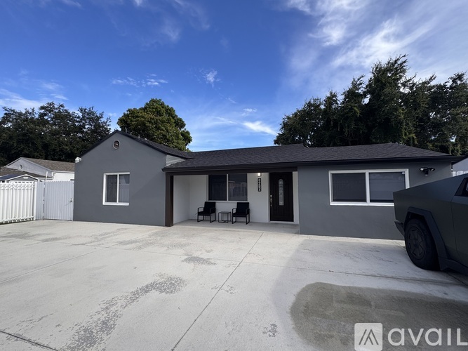 2416 Northwest 88th Street 3 Beds Single Family Home for Rent - Photo gallery 1