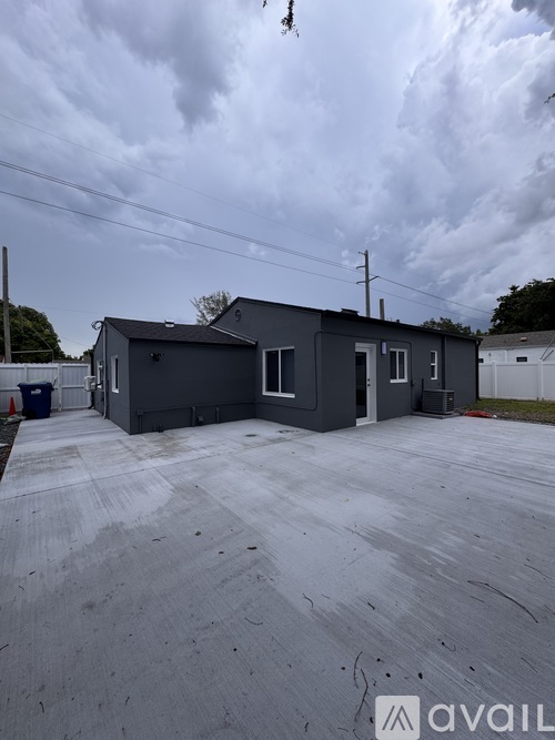 2416 Northwest 88th Street 3 Beds Single Family Home for Rent - Photo gallery 2