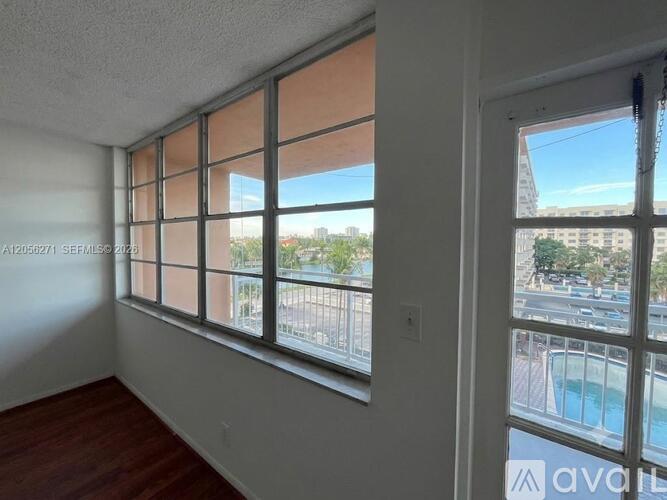 2025 NE 164th St 2 Beds Condo for Rent - Photo gallery 5