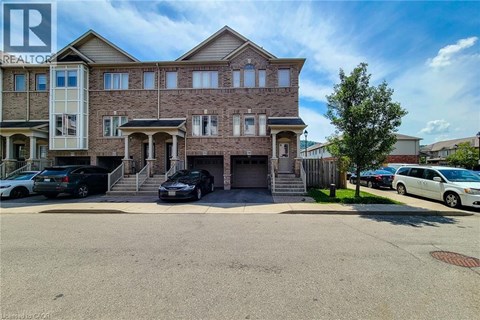 6 CHESTNUT Drive Unit# 50 3 Beds Apartment for Rent