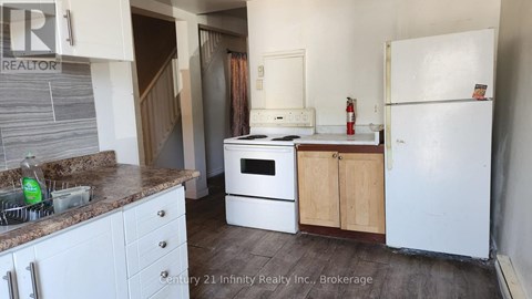 2 - 134 SIMCOE STREET S 2 Beds Apartment for Rent