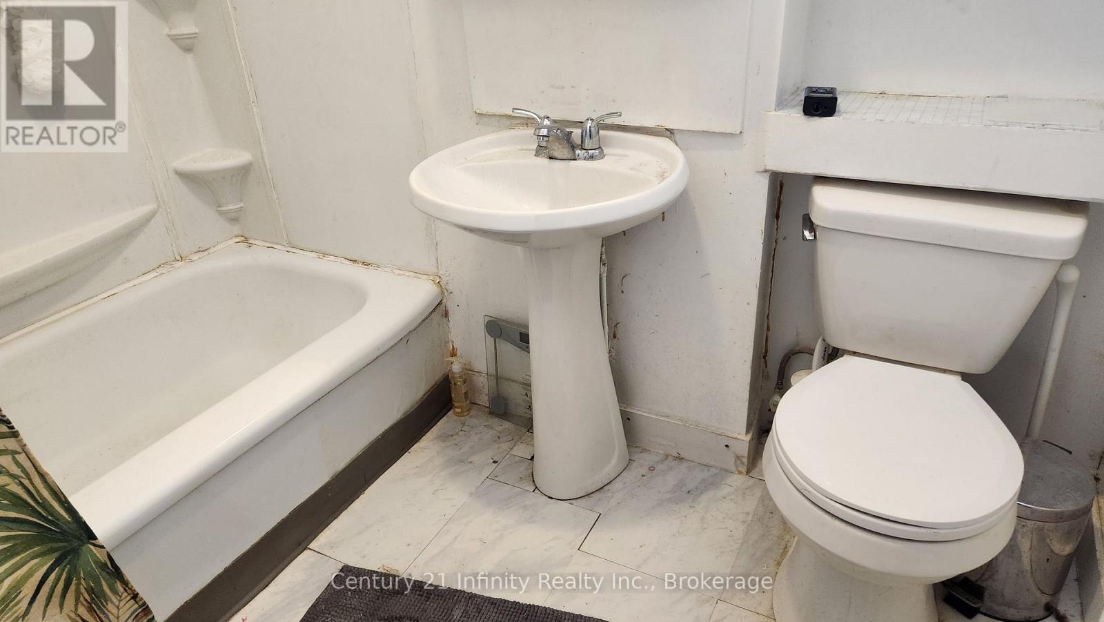 2 bedroom apartment - 2 - 134 SIMCOE STREET S 2, Oshawa (Central) 2