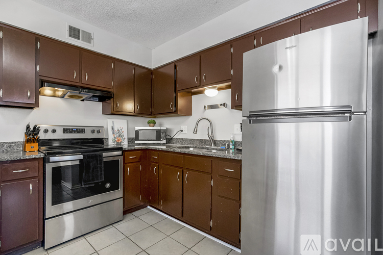 13863 E 35th St Ct S 2 Beds Single Family Home for Rent - Photo gallery 3