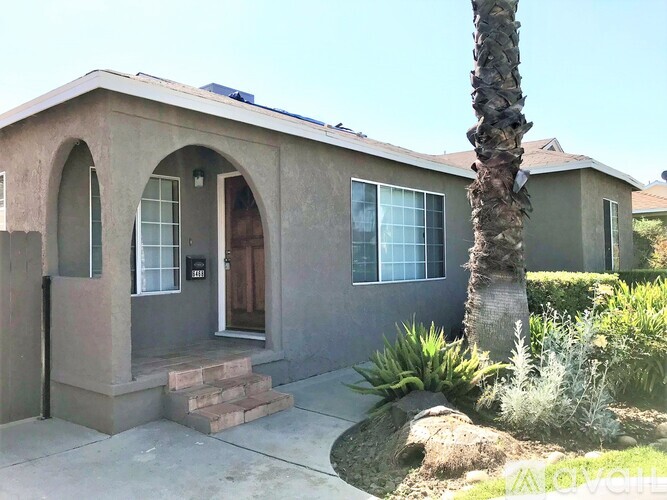 6468 Zelzah Ave 3 Beds Single Family Home for Rent - Photo gallery 2