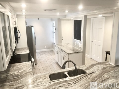 21 Royal Palm Way 2 Beds Apartment for Rent