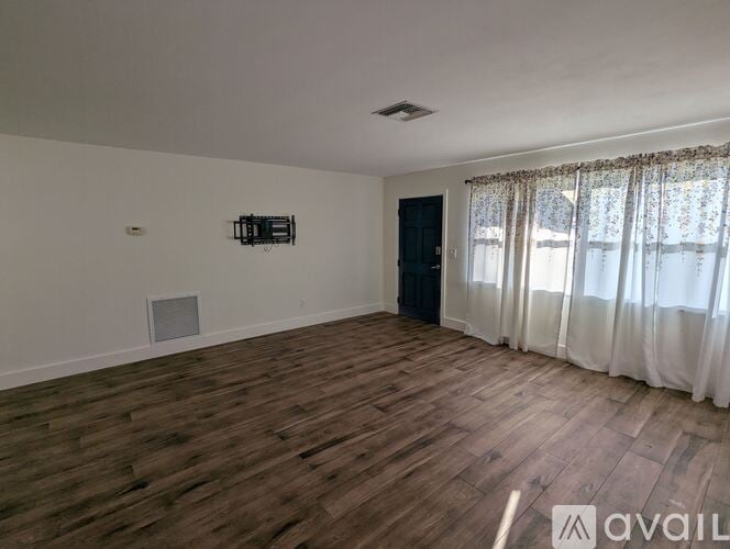 14997 Mockingbird Lane 3 Beds Single Family Home for Rent - Photo gallery 3