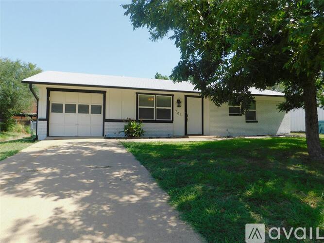 705 Sun Valley Drive 3 Beds Single Family Home for Rent - Photo gallery 1