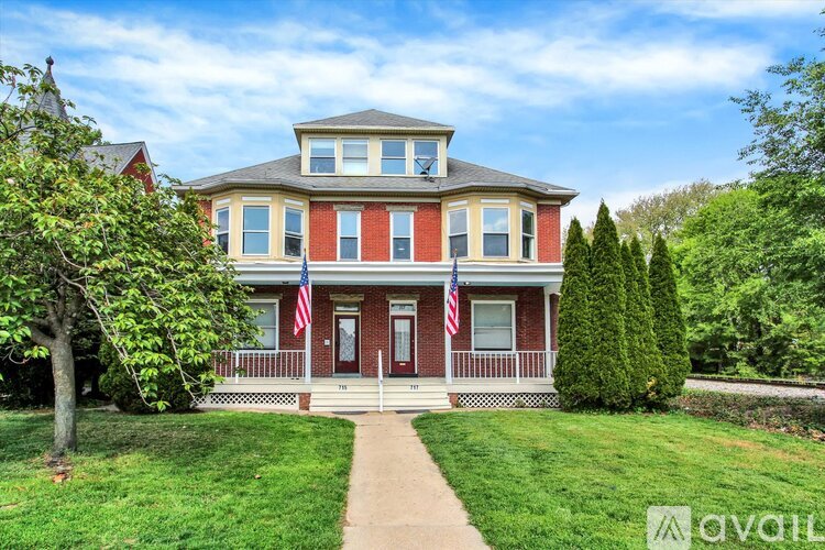 715 Oak Hill Ave 2 Beds Apartment for Rent - Photo gallery 1